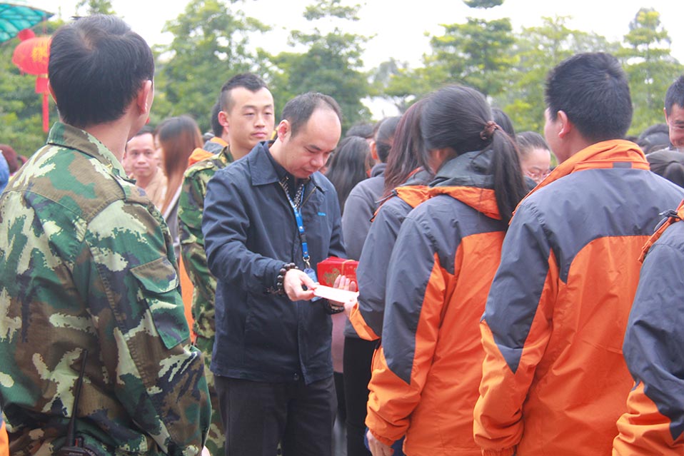 2016年開工典禮之恭喜發(fā)財(cái)，發(fā)紅包（第三張）.JPG