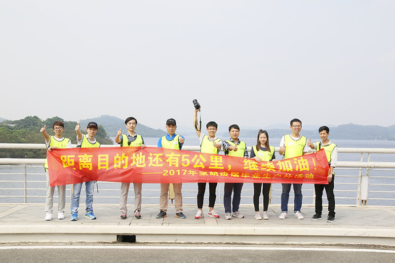 我服務(wù)，我快樂！加油，加油，加油?。?JPG