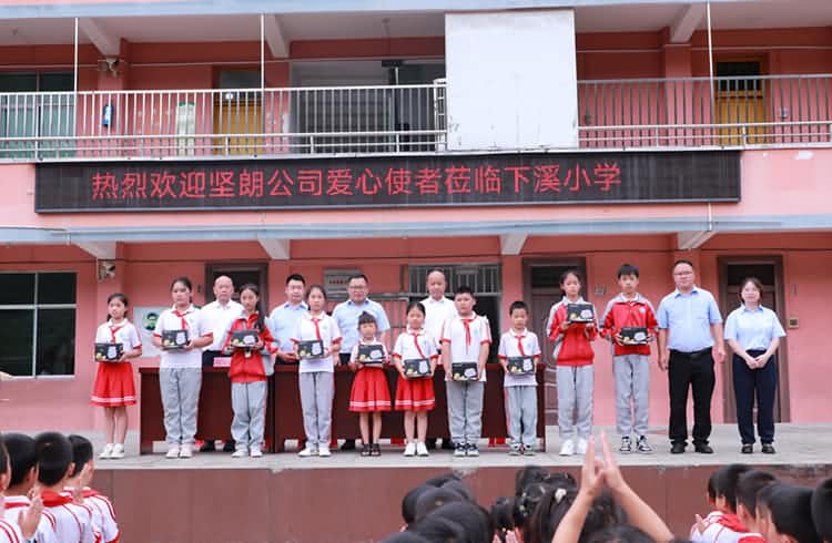讓愛延續(xù)-貴州省銅仁市萬山區(qū)堅(jiān)朗希望小學(xué)回訪